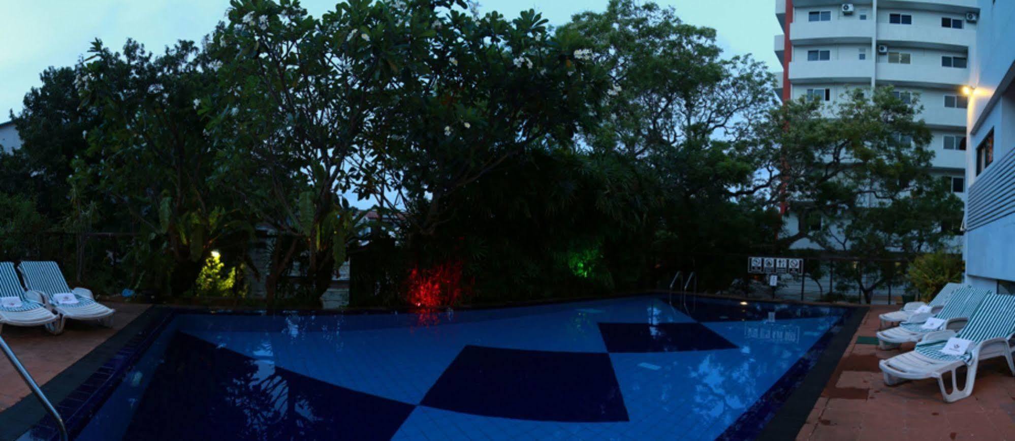 Hotel Sapphire Colombo Exterior foto
